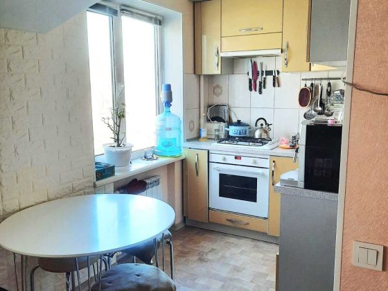 Продається 2 - кімнатна квартира в центрі міста, ремонт. Запорожье