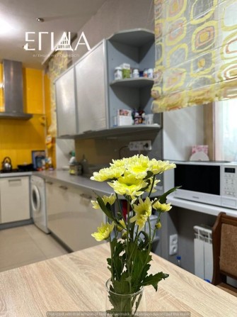 Центр. 4- окремі кімнати та кухня студія .112 м2 + власний дворик - фото 1
