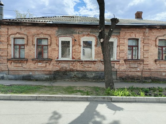 Продам Однокімнатну у Центрі в Одноповерховому будинку з усіма зручностями  м.Кропивницький або обмі Кропивницький