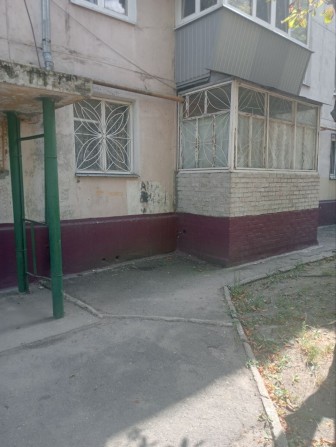 Продам 2х комнатную квартиру. 1/5,с балконом. - фото 1