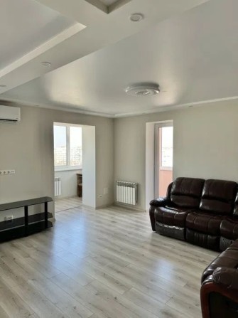 Продам 2 ком.кв с хорошим качественным ремонтом - фото 1