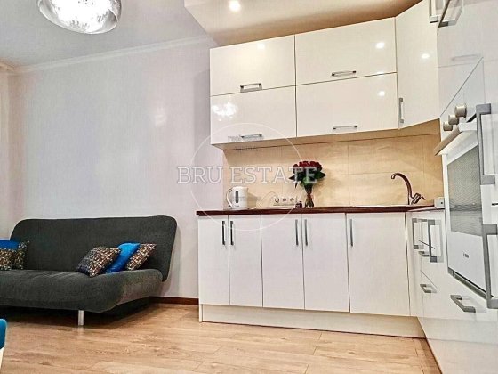 Продаж 1к кв в ЖК Славутич вул Зарічна 1 б Середній пов Ремонт Окремо кімната Держпрограми Киев