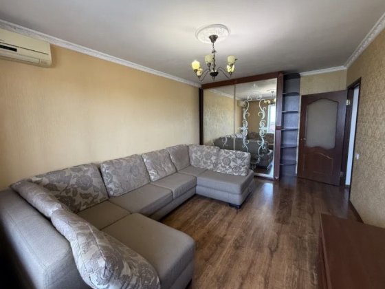 Продам 2 комн. квартиру Победа пр Героев 1Б Свечки Днепр