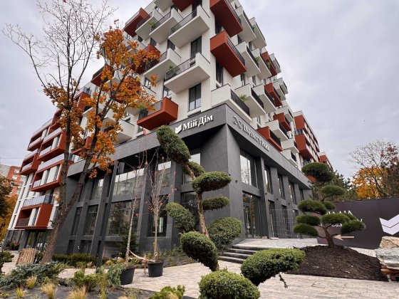 Квартира в зданому ЖК Infinity Park з виглядом у власний парк з басейном Львів