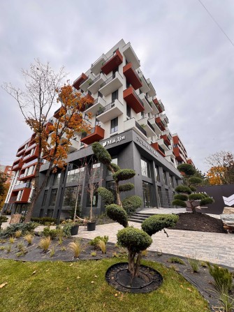 Квартира в зданому ЖК Infinity Park з виглядом у власний парк з басейном - фото 1