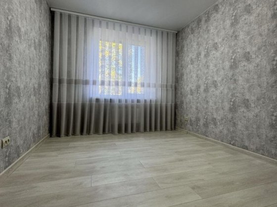 Продам 2к квартиру Критий ринок  не кутова з ремонтом Кропивницький