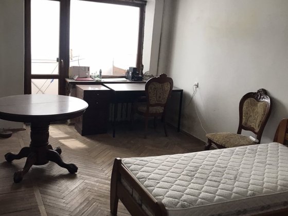 Продаю 2к кв  Сухой фонтан район варваровского моста. 2эт 5эт дома, кирпичный жилое состояние Николаев