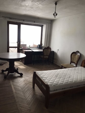 Продаю 2к кв  Сухой фонтан район варваровского моста. 2эт 5эт дома, кирпичный жилое состояние - фото 1