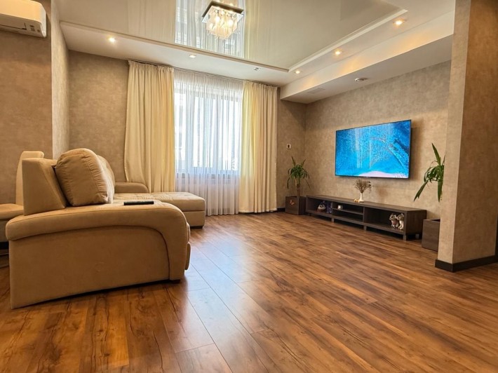 Продам  3х комнатную квартиру с ремонтом  в ЖК. Северная  Звезда. - фото 1