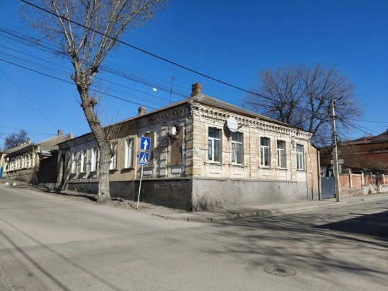 Продам квартира  центр 75кв.м  бізнес або житло Кропивницький