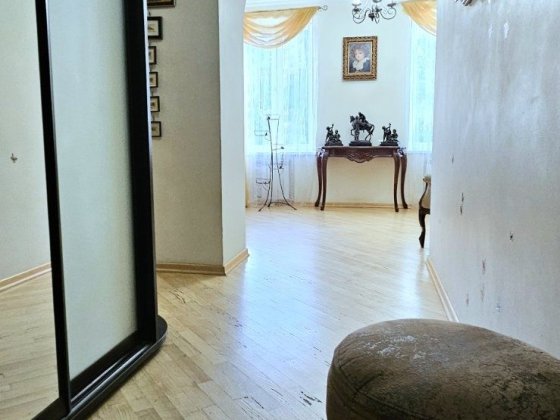 Без комісії! Продаж 3к.кв - " сталінки" по вул. Б.Хмельницького Запоріжжя