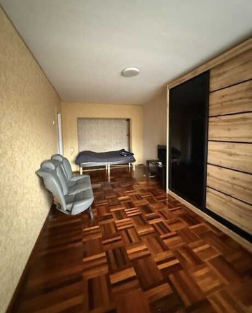 Продается 1 комн. квартира по ул. Товарищеская, Бородинский - фото 1
