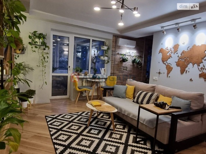 Продам 3х квартиру - студія, район майдан Волi - фото 1