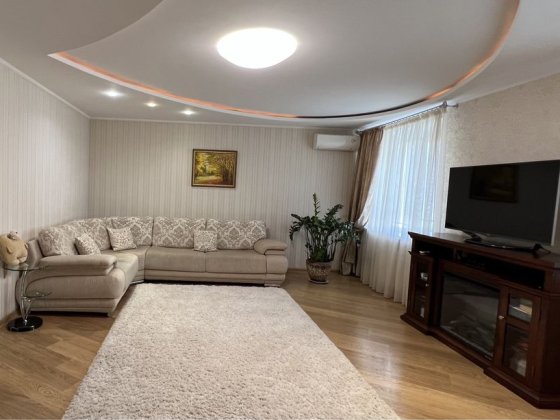 Продам большую 2-х комн. кв. в охраняемом доме с паркоместом Запорожье