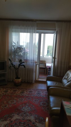 Продаю 3к/кв пл.Победы 4/9 ремонт, мебель 41500$ - фото 1