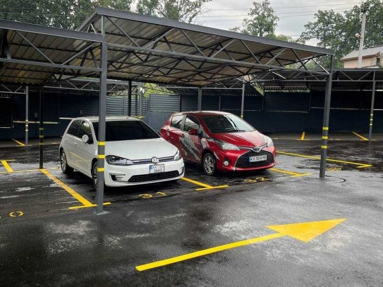 220V розетка Здам крите  ПАРКОМІСЦЕ в оренду довгостроково