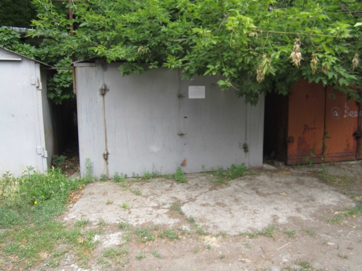 Здається металевий гараж Тополя-3, будинки 12, 21, 22, можливо світло - фото 1