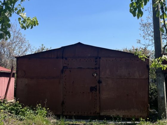 Продам большой металлический гараж с погребом р-н МЖК Желтые Воды