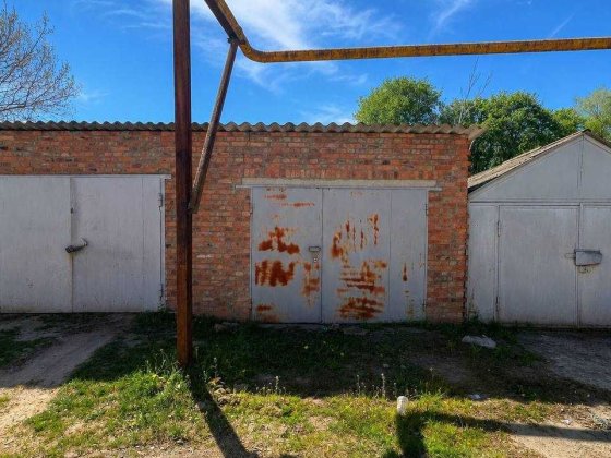 Продаж гаража в центрі м. Ромни біля сцени(Food House) Ромни