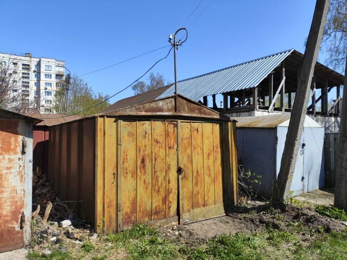 Гараж металевий у дворі будинку Марата 30а - фото 1