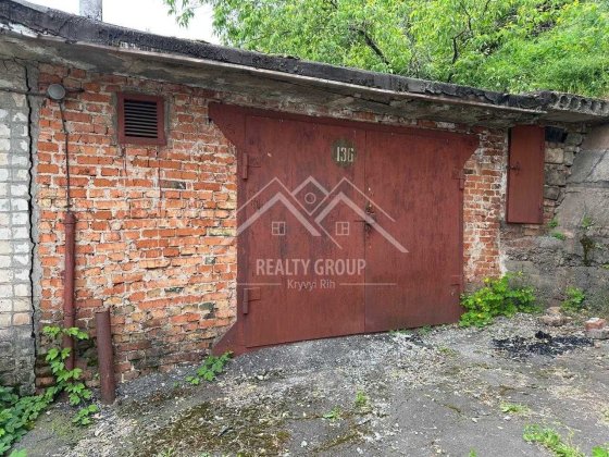 Капітальний гараж 43 м² з погрібом та ямою — вул. Українська