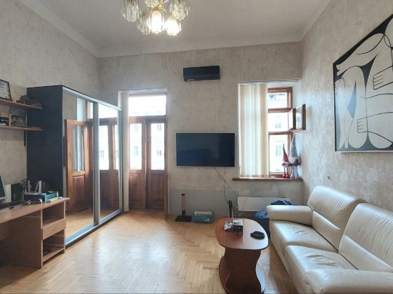 Продаж затишної 1-кімнатної квартири біля метро Університет в історичному центрі Києва по вул. Пирог Київ