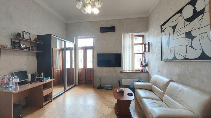 Продаж затишної 1-кімнатної квартири біля метро Університет в історичному центрі Києва по вул. Пирог - фото 1