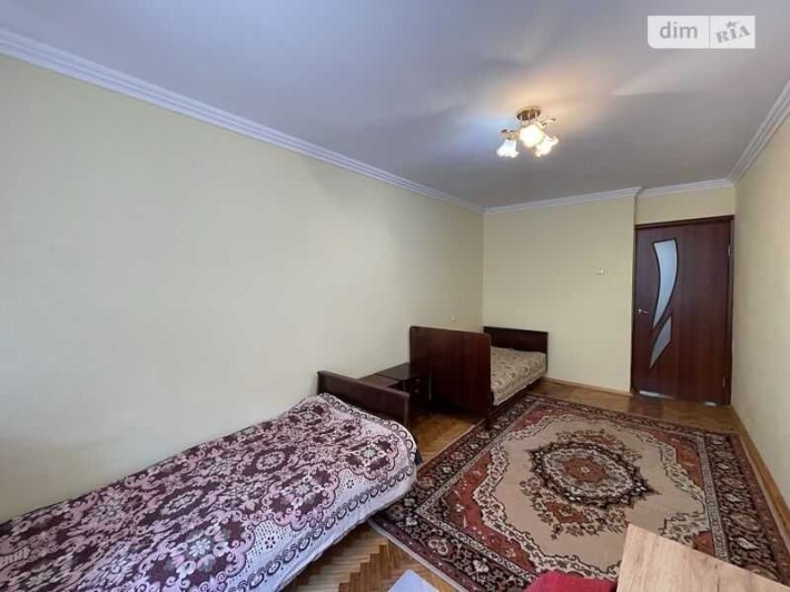 Продаж 2-кімнатної квартири з ремонтом, вулиця Вітовського / Зарицьких - фото 1