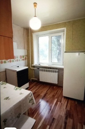 Продаётся 1 ком. квартира   Правый берег - фото 1