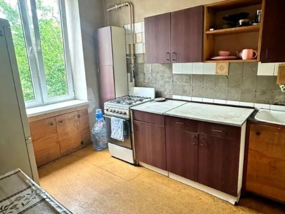 Продам 2х ком.полнометражную кв-ру в центре , ул. Независимой Украины  2этаж трёхэтажного дома3 Запоріжжя