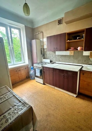 Продам 2х ком.полнометражную кв-ру в центре , ул. Независимой Украины  2этаж трёхэтажного дома3 - фото 1