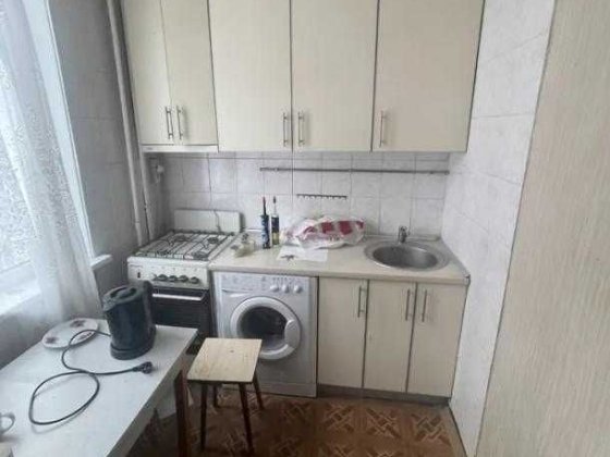 В продаже 4 х ком квартира возле метро