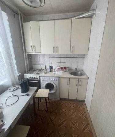 В продаже 4 х ком квартира возле метро - фото 1
