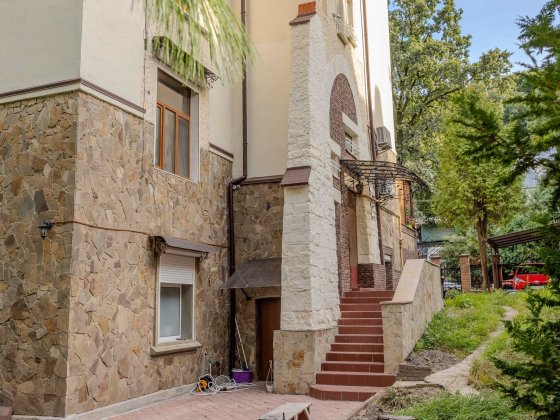 Продаж 5-ти кімнатної квартири по вул.Кубанська. Львів