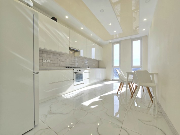 Продаж 2-кім. квартири в новобудові з ремонтом, вул. Малоголосківська - фото 1