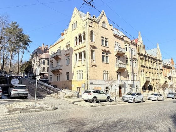 Продам 3к квартиру!Центр! Коперника-Героїв Майдану-Сахарова Львов