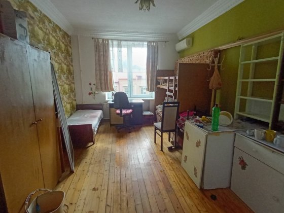 Здається  кімната у гуртожитку Запорожье