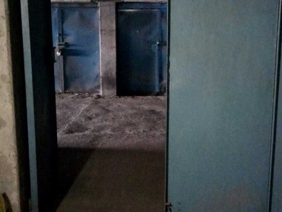 продам гараж-бокс на Г.Крут Черепіна АВТОЛЮБИТЕЛЬ на 1-му поверсі Суми