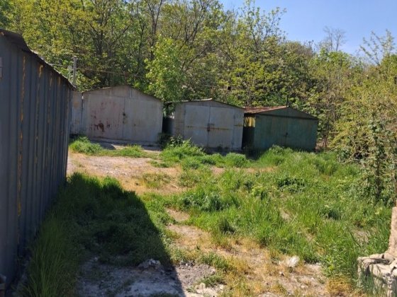 Продам місце під гараж та металевий гараж Запорожье