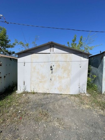 Продаю гараж на вулиці Індустріальній ГК Зольний-2 - фото 1