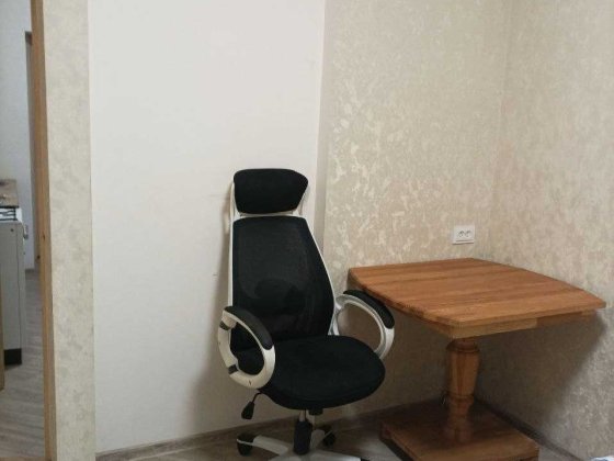Продам 3-х кімнатну квартиру.Центр,даа входа один з вулиці,а другий з двора.Можна використовувати,як Харків
