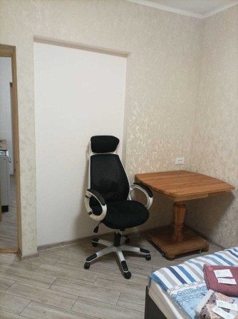Продам 3-х кімнатну квартиру.Центр,даа входа один з вулиці,а другий з двора.Можна використовувати,як - фото 1