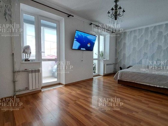Продаю 2 кімнатну квартиру, пр-т Тракторобудівників 124А , другий поверх Харків