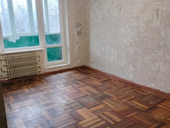Продам 2-к квартиру под ремонт/2 этаж,пр-кт Победы 75