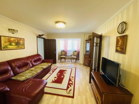 Продаю четырех комнатгую каарьирк в центре Миколаїв