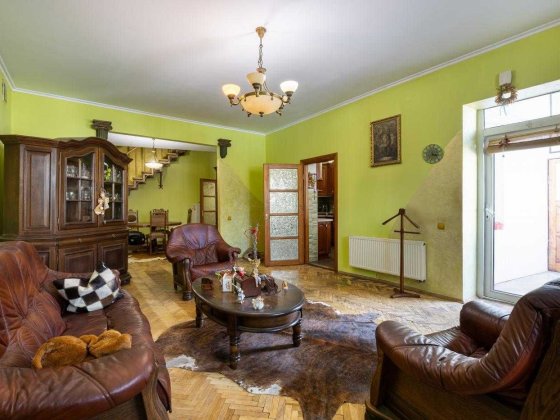 Продаж 3-кімнатної дворівневої квартири у центрі Львова Львов
