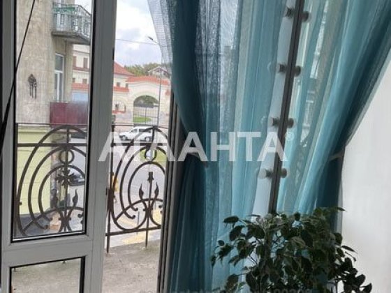 Продаж 1-к квартири в австрійському будинку, р-н Рогатки Львів