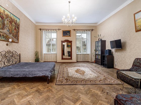 Продаж 2 кімнатна квартира вул. Театральна історичний центр Львова Львов