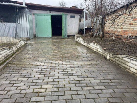 Пропонується до продажу капітальний гараж Мала Данилівка у доглянутому та затишному місці.