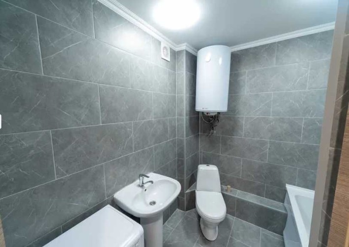 Продам 3к, З РЕМОНТОМ!Центр.Колодязна - фото 1